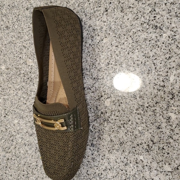 C Comfort Est 1946 Olive Green Loafers Women's Size 10 - Picture 3 of 11